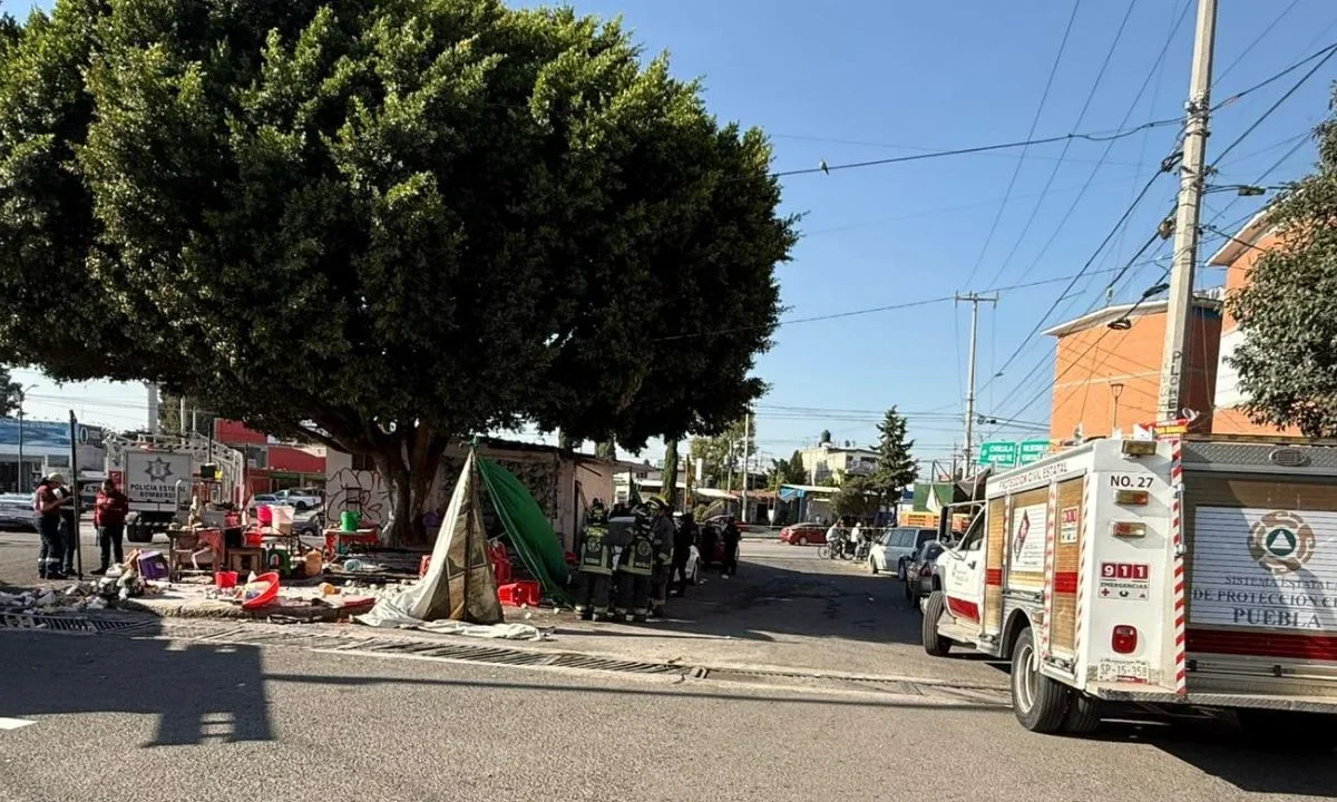 Un tanque de gas LP causó una explosión por fuga y salió disparado dejando al menos 17 lesionados, entre ellos al parecer dos menores de edad.