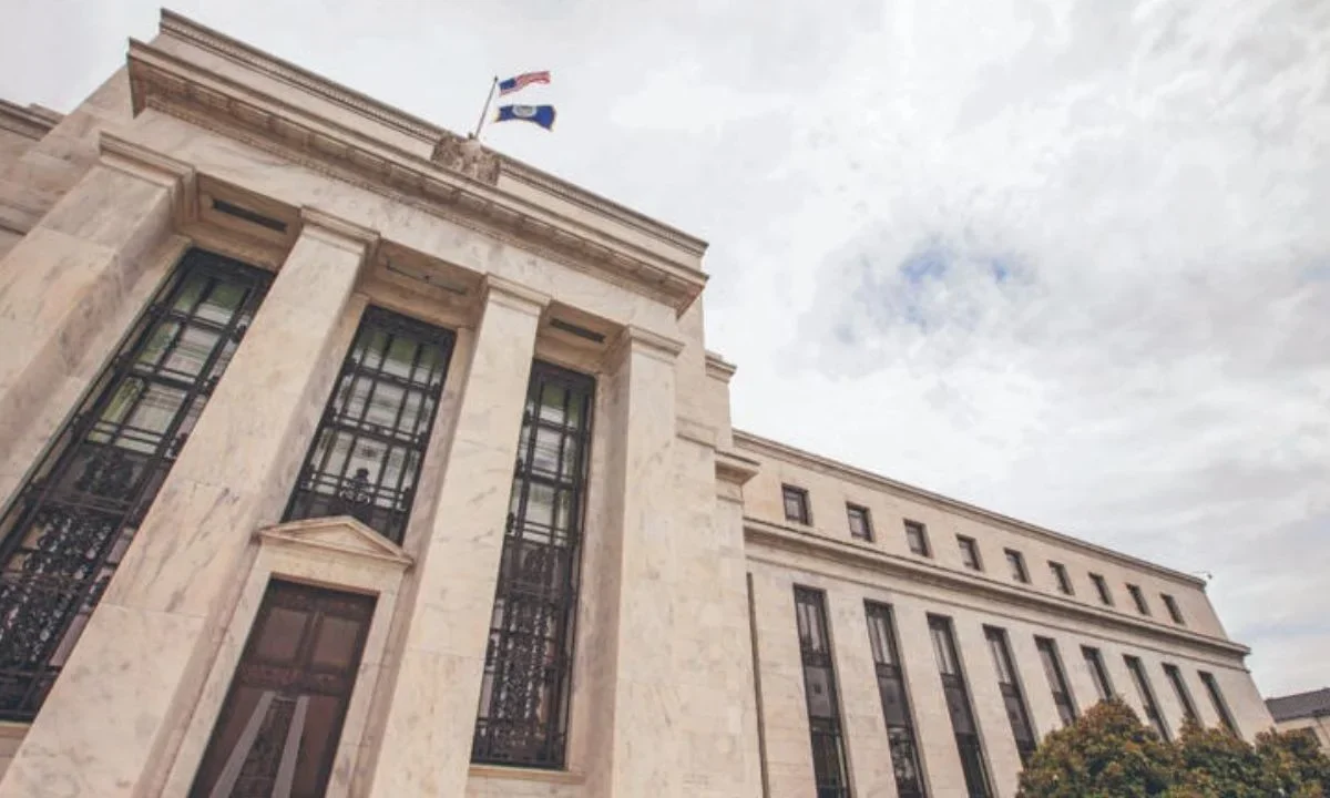 Fed mantiene sin cambios las tasas de interés en EU