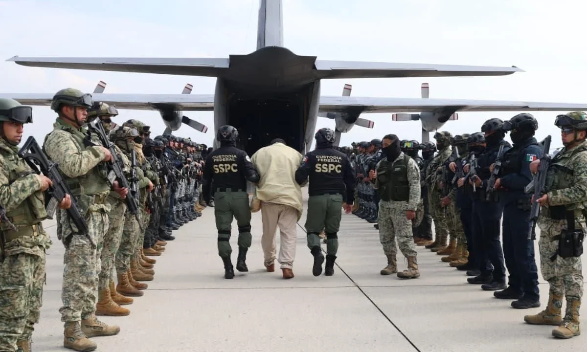 El envío de los 37 capos se realizó a petición del Departamento de Justicia de EU, México aceptó por razones de seguridad nacional.