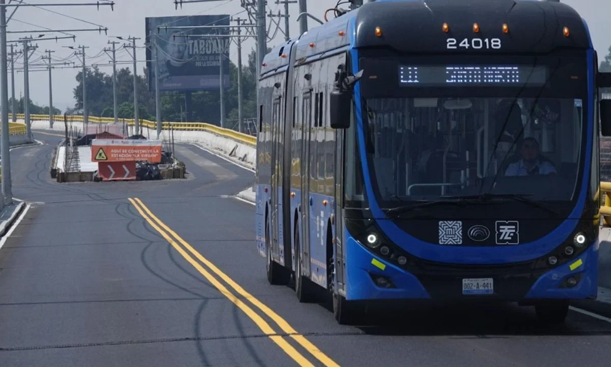 Debido a trabajos del Trolebús Chalco - Santa Martha, Capufe realizará desvíos y cierre total de carriles en la autopista México Puebla.