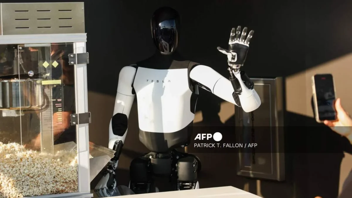Elon Musk quiere vender 1 millón de robots humanoides Optimus.