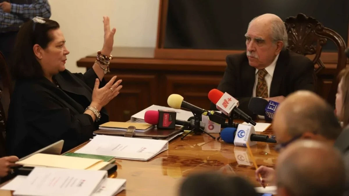 El titular de la Comisión Presidencial para la Reforma Electoral señaló que el INE no cumple con las características de un órgano autónomo.