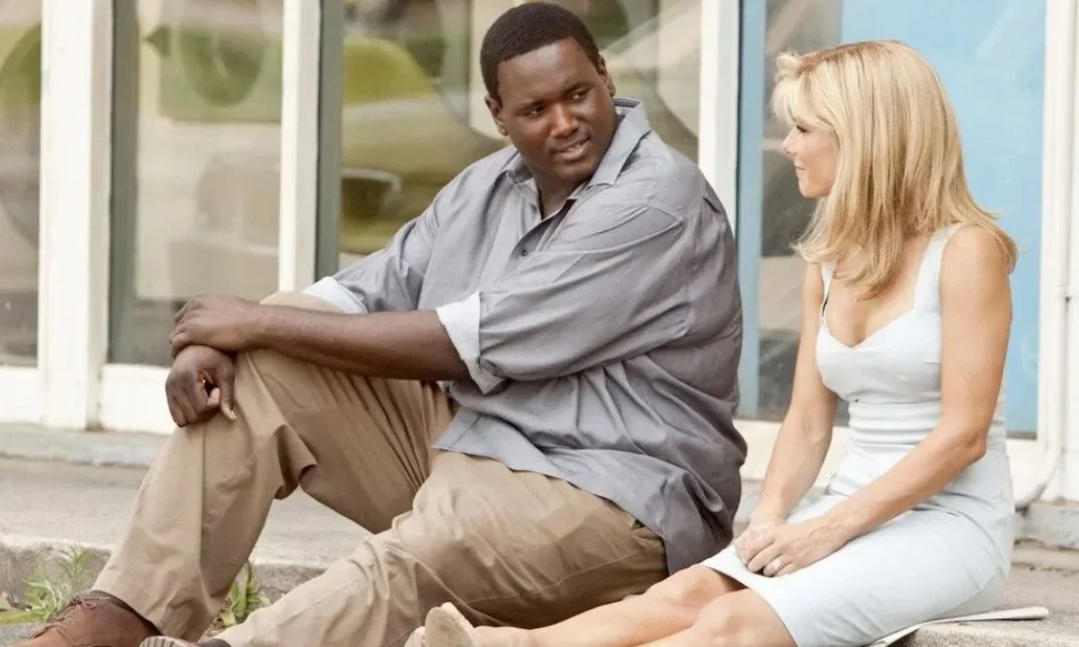 Quinton Aaron se encuentra en terapia intensiva y con soporte vital, luego de sufrir una convulsión de gravedad en su casa.