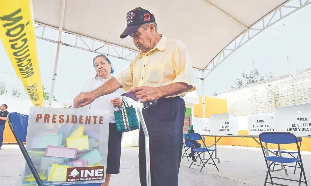 De cara a la presentación de la reforma electoral, Ricardo Monreal advirtió que sin el respaldo del PT y PVEM, el dictamen no avanzará.
