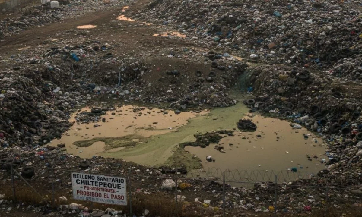 Organizaciones y habitantes denuncian crisis sanitaria y ambiental en tiradero de Chiltepeque