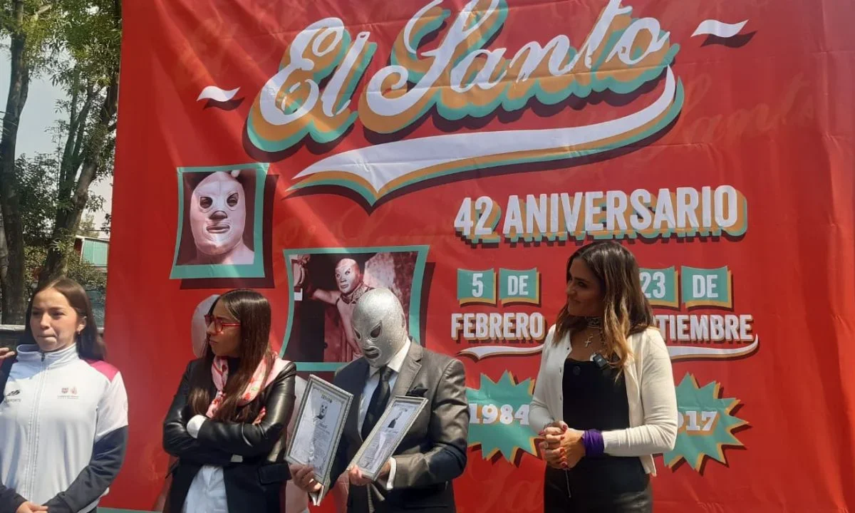 Recuerdan el legado de El Santo en la Cuauhtémoc