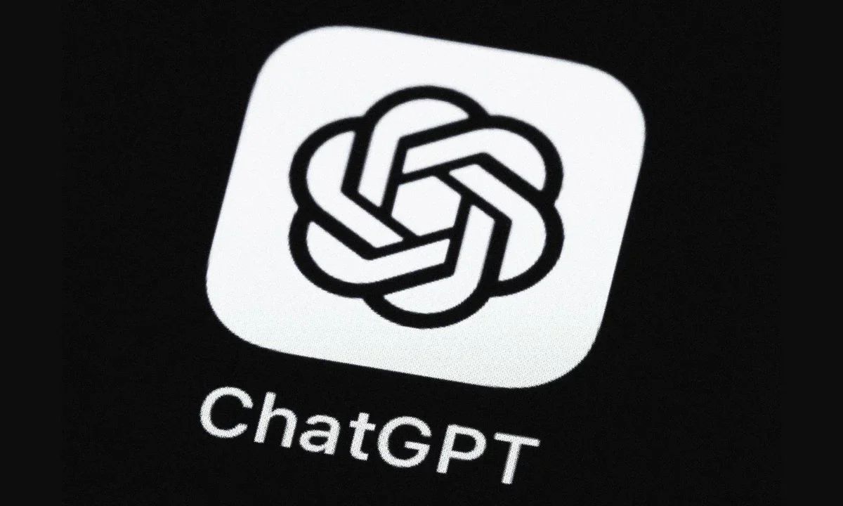 OpenAI anunció que ChatGPT comenzó una fase de prueba para integrar publicidad dentro de la plataforma, como parte de su estrategia de monetización.