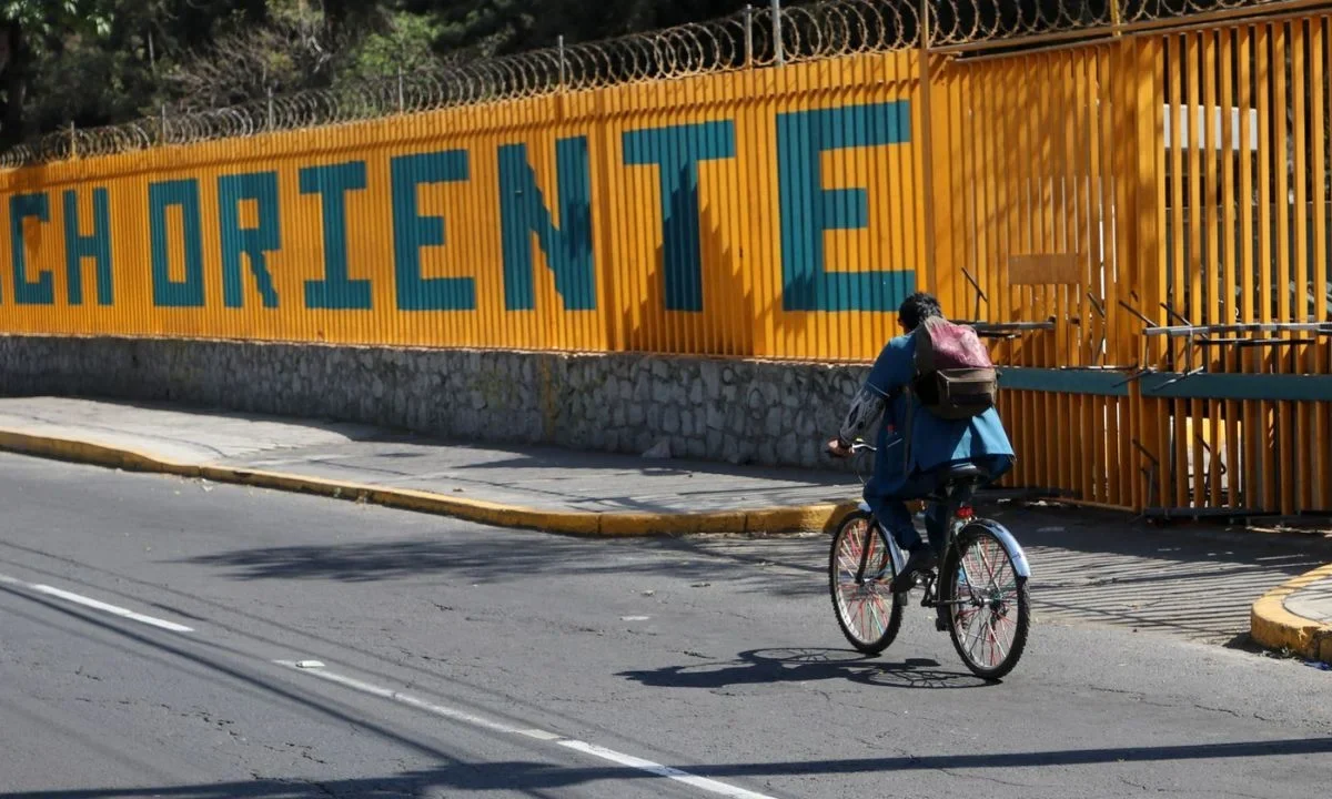 Por la agresión sexual a una estudiante el pasado 13 de febrero, alumnos del Colegio de Ciencias y Humanidades (CCH) Oriente inician un paro indefinido.