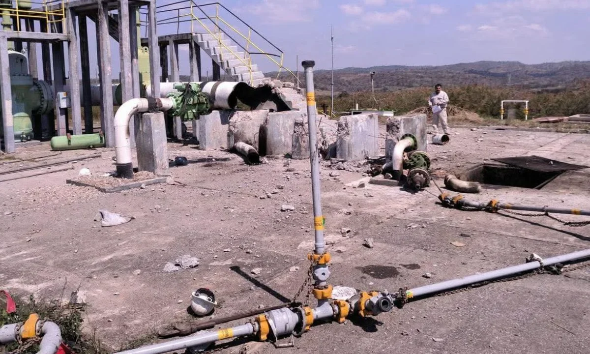 Una explosión registrada en un ducto de Pemex en Oaxaca deja un saldo preliminar de tres personas fallecidas y seis lesionadas.