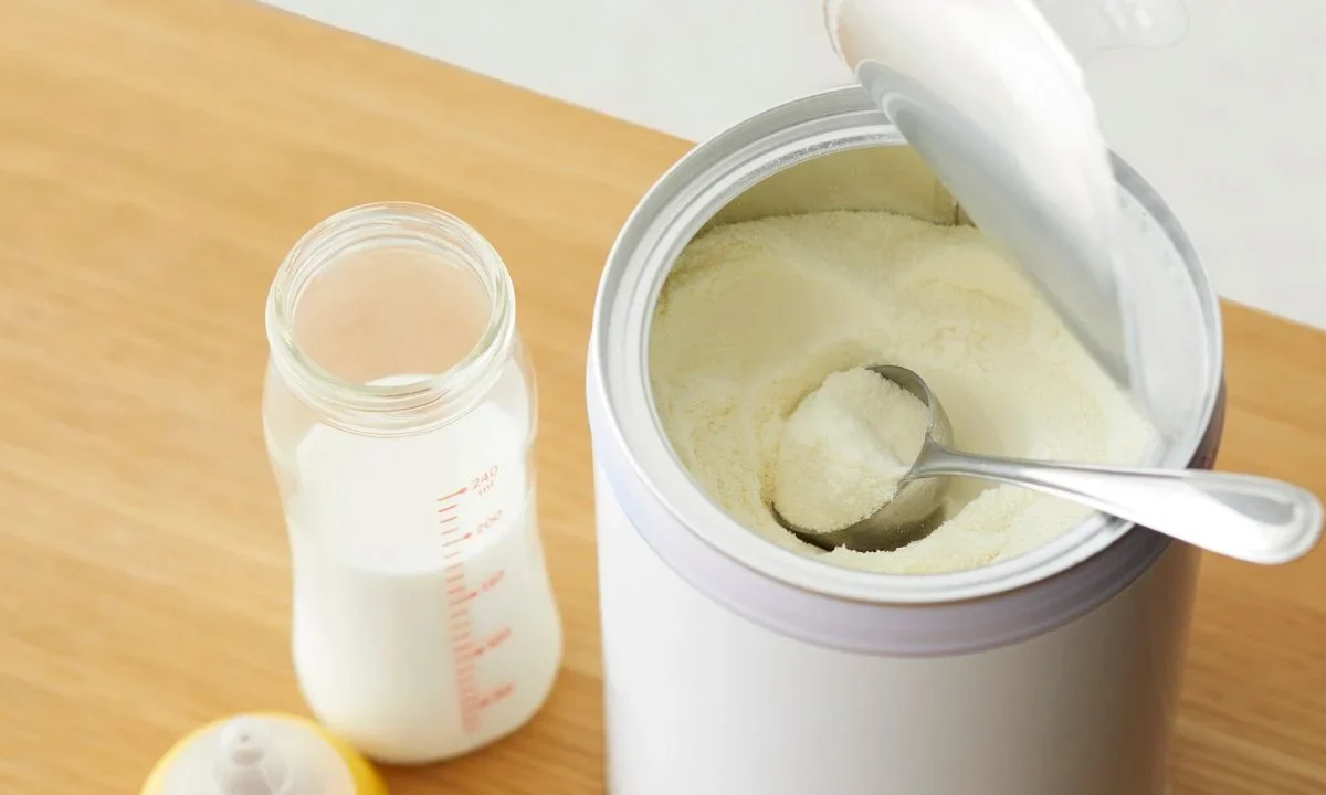 El gigante agroalimentario francés Danone retiró 'varios lotes' de leche de fórmula para bebés en Reino Unido y España este fin de semana.