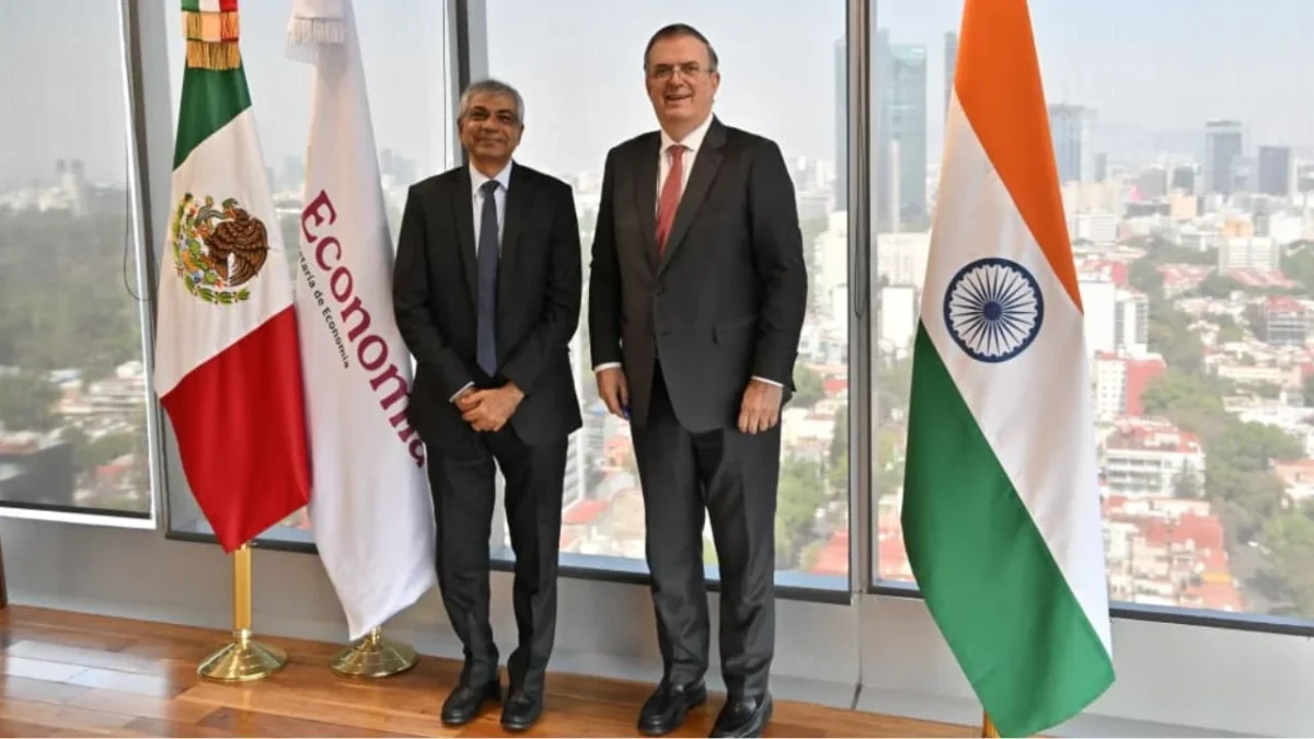 El secretario de Economía, Marcelo Ebrard se reunió con el Embajador de la India en México, Pankaj Sharma; buscan mayor inversión.