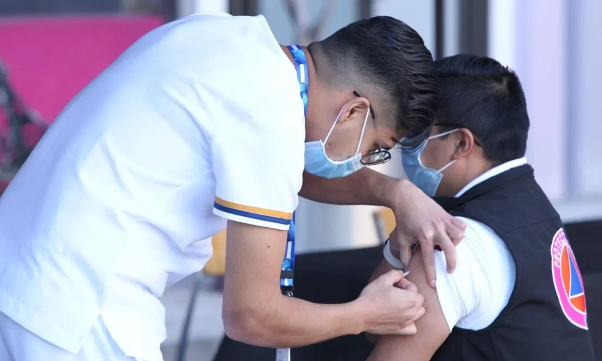 El INE, en coordinación con el ISSSTE, reforzó su 'Campaña Preventiva de Vacunación' contra el sarampión, dirigida a la protección de su personal.