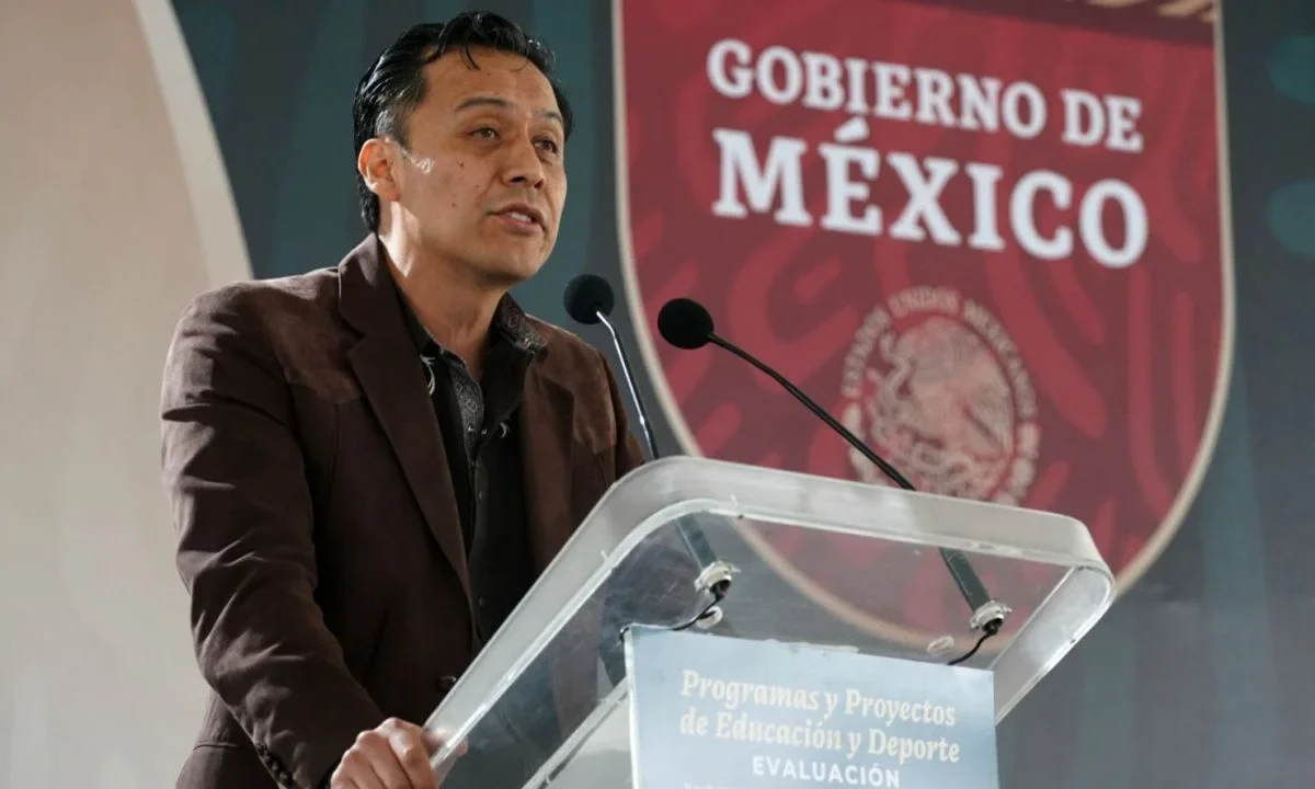 Marx Arriaga afirmó que hasta el momento la SEP no le ha otorgado oficio alguno notificando su despido, considera sigue en el cargo.