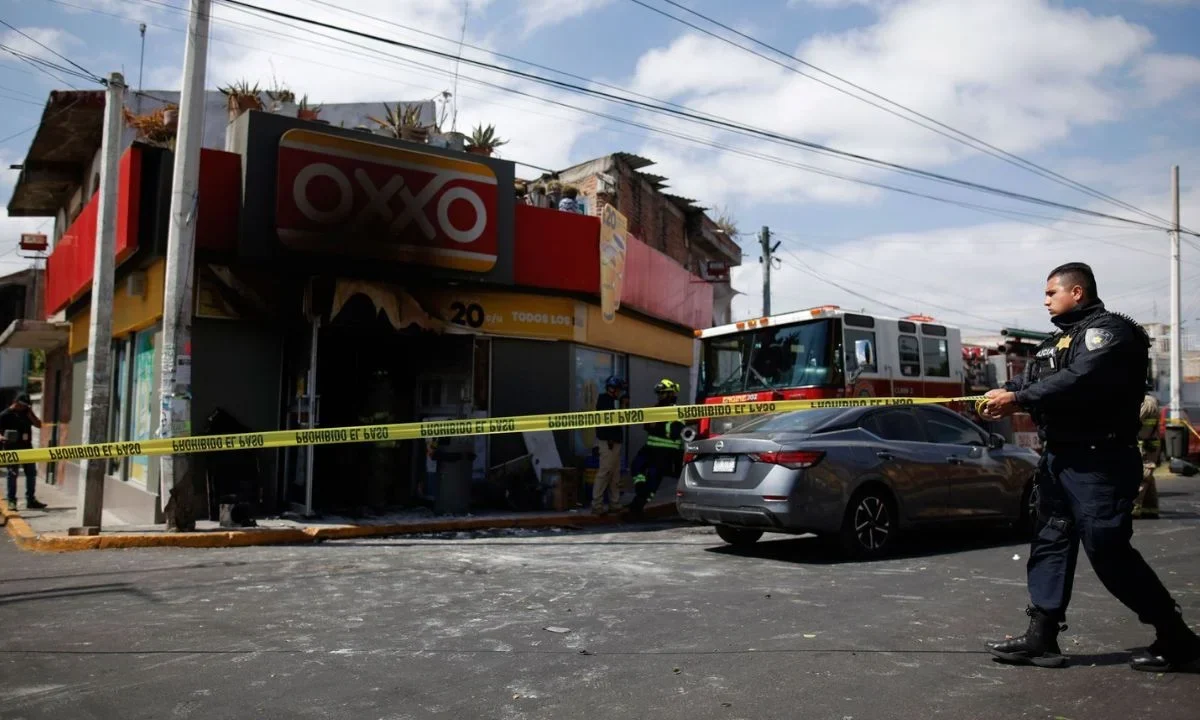 Grupo FEMSA reportó 200 incidentes en las últimas horas en sus tiendas y estaciones de gas de OXXO en diferentes estados.