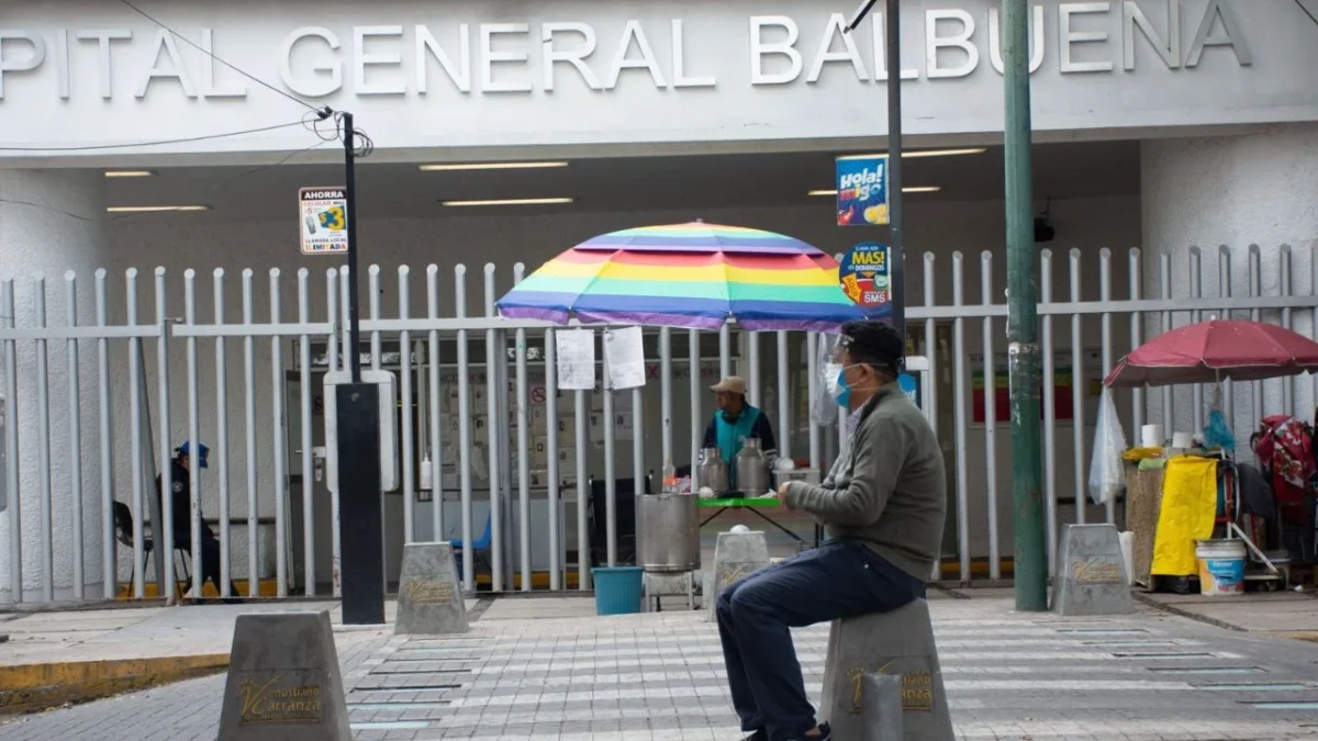Ernesto Villarreal, diputado del PT en la CDMX, presentó una iniciativa para garantizar espacios dignos de espera en hospitales.