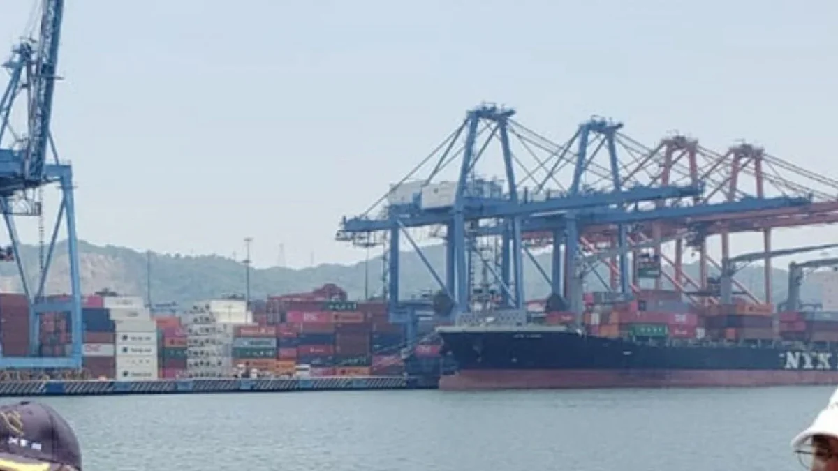 La Secretaría de Marina informó que el Puerto de Manzanillo sigue funcionando sin contratiempos en todas sus áreas.