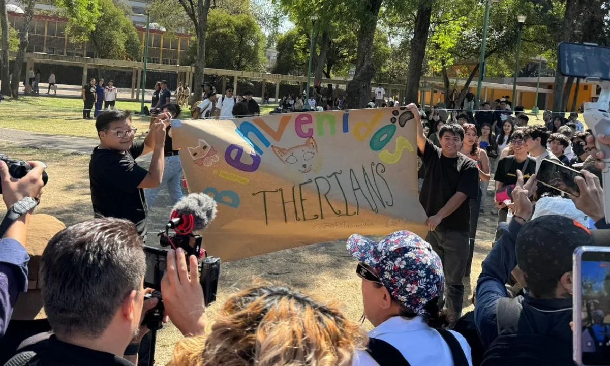 La expectativa por ver a therians en vivo reunió a alrededor de 100 personas en la UNAM, pero todas ellas eran solo visitantes.