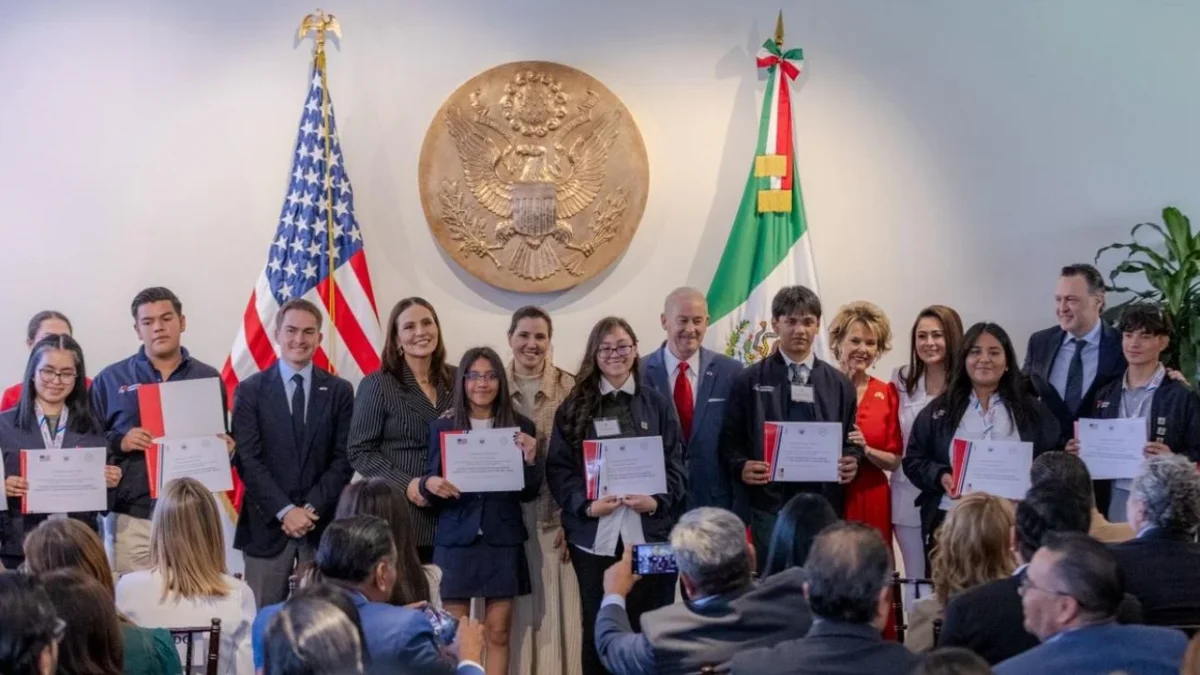 32 estudiantes mexicanos se van a campamento de la NASA