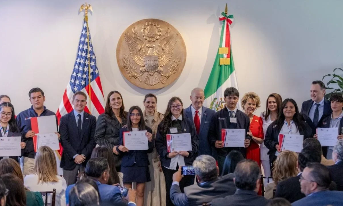 32 estudiantes mexicanos se van a campamento de la NASA