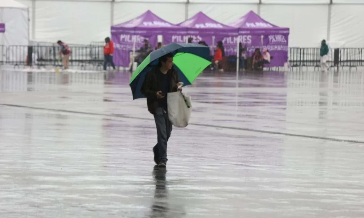 Autoridades capitalinas activan la doble alerta por lluvias en la CDMX.