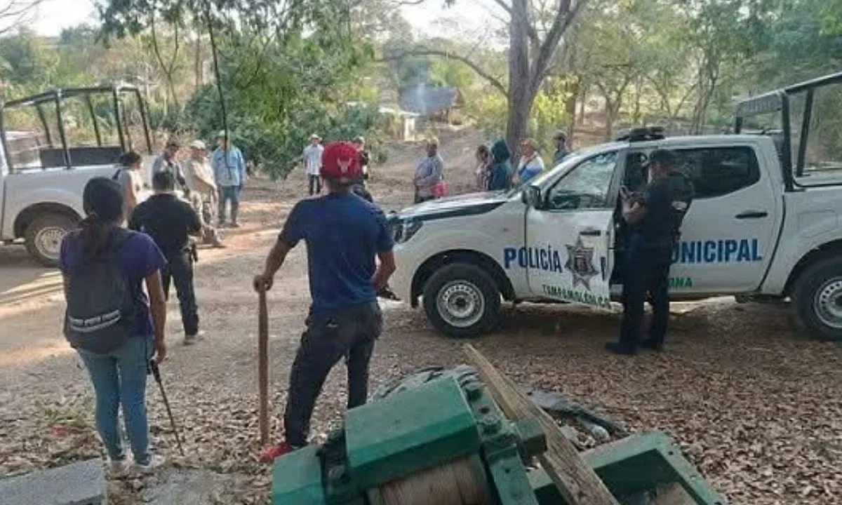 Al menos 100 familias campesinas de cuatro ranchos del municipio de Tampamolón Corona, SLP, denuncian amenazas de desalojo de sus hogares.