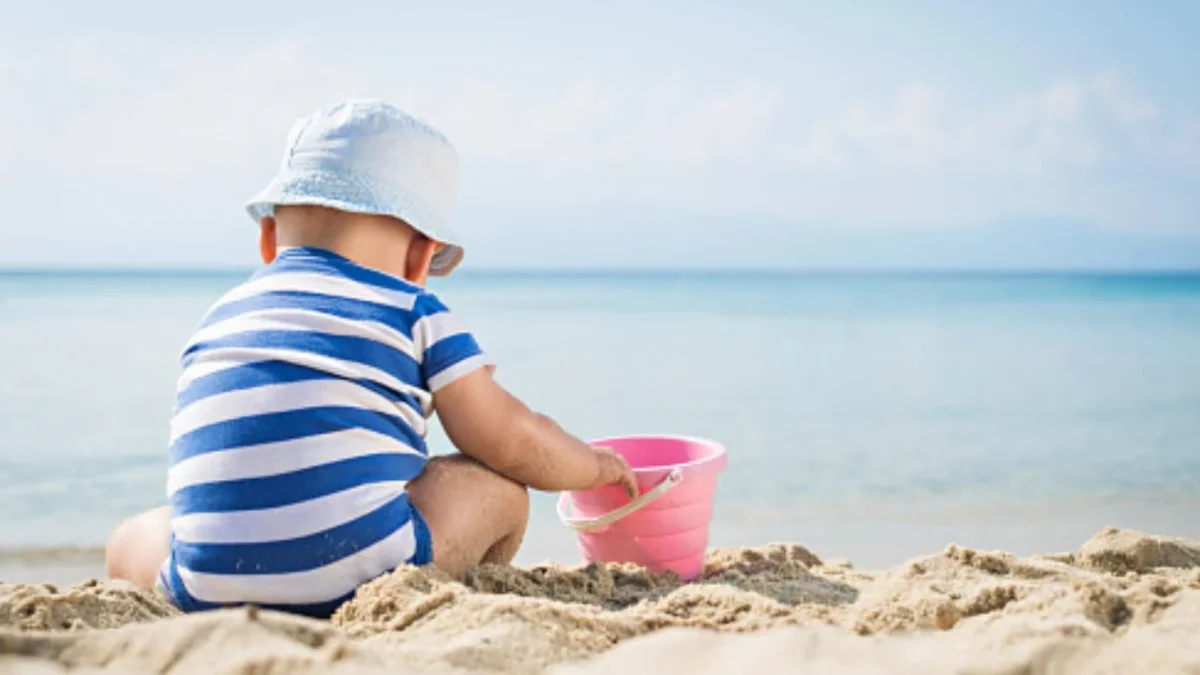Las altas temperaturas pueden afectar gravemente a los bebés, por lo que mantenerlos frescos e hidratados es fundamental para prevenir golpes de calor.