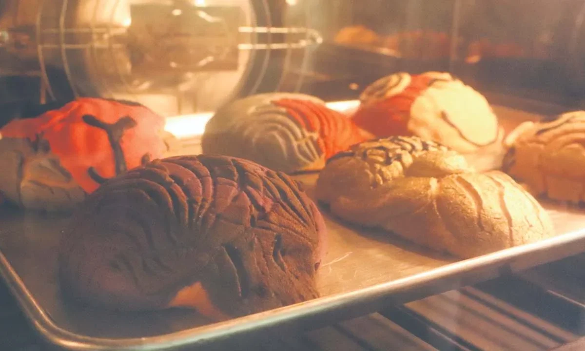 Sueño. El ingeniero químico dejó de lado el laboratorio para incursionar en una labor más dulce: la panadería. Con el tiempo ha mejorado su técnica y sueña con su propio local.
