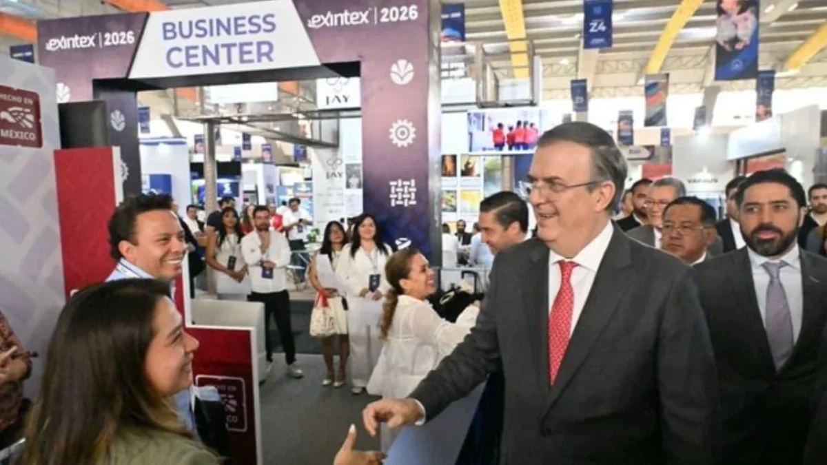 Marcelo Ebrard asistió a EXINTEX 2026 en Puebla en representación de la presidenta Claudia Sheinbaum, en una de las exposiciones más relevantes de la industria textil en México