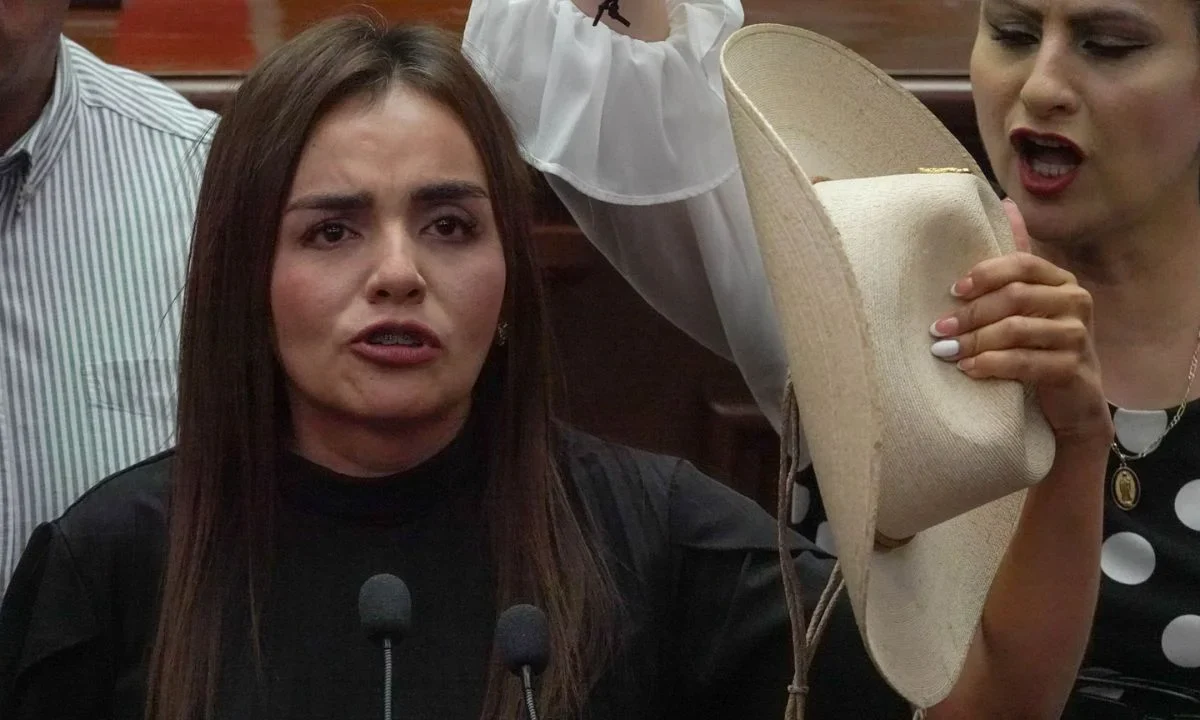La alcaldesa de Uruapan, Grecia Quiroz, asistió a Palacio Nacional a la reunión que convocó la presidenta Claudia Sheinbaum.