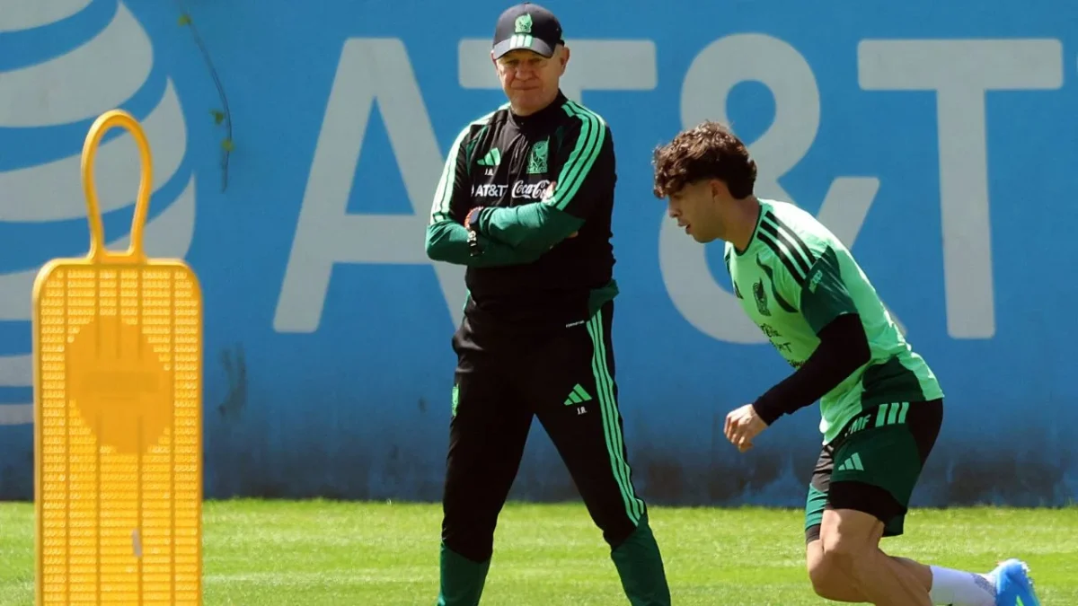 Javier Aguirre, técnico de la Selección Nacional de México, aseguró que, aunque tiene alternativas en su estrategia, es complicado decidir.