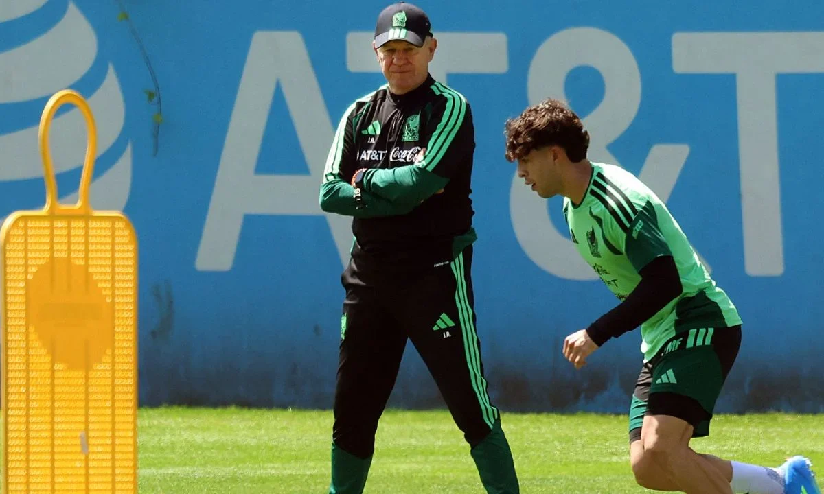 Javier Aguirre, técnico de la Selección Nacional de México, aseguró que, aunque tiene alternativas en su estrategia, es complicado decidir.