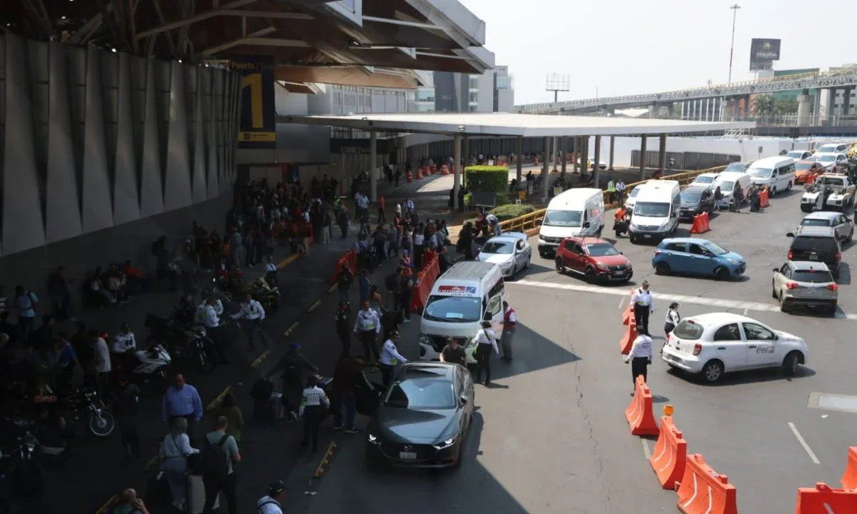 Uber no cuenta con autorización para prestar servicios dentro del polígono del AICM ni en otros aeropuertos del país, aseguró la SICT.