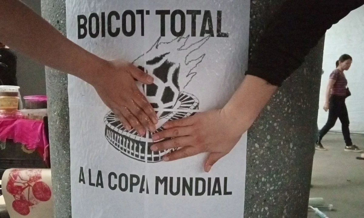 Habitantes y activistas de las colonias y barrios de Santa Úrsula denuncian la falta de servicios y conclusión de obras del Estadio Azteca.