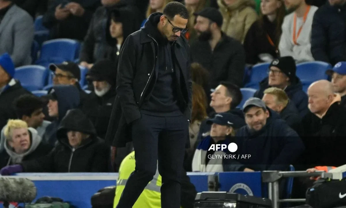 Chelsea despide a Liam Rosenior tras cuatro meses en el banquillo