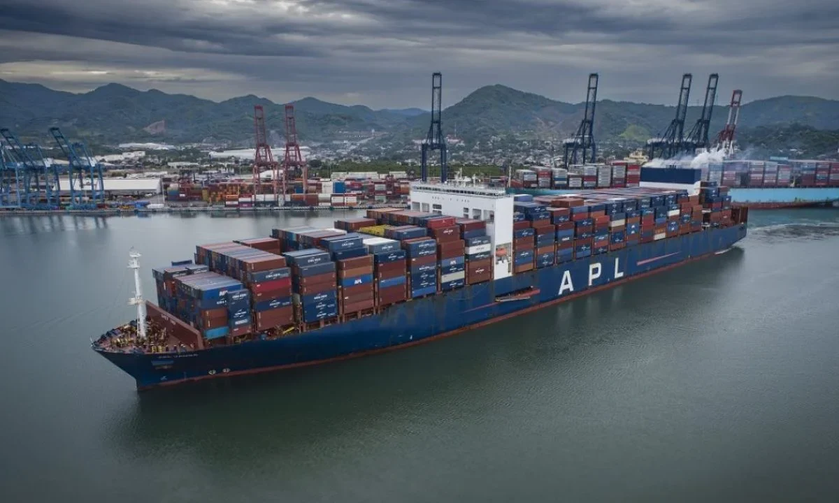 Conflicto China-Filipinas podría acarrear un aumento en costos del transporte marítimo y presiones inflacionarias a nivel global, alertan.