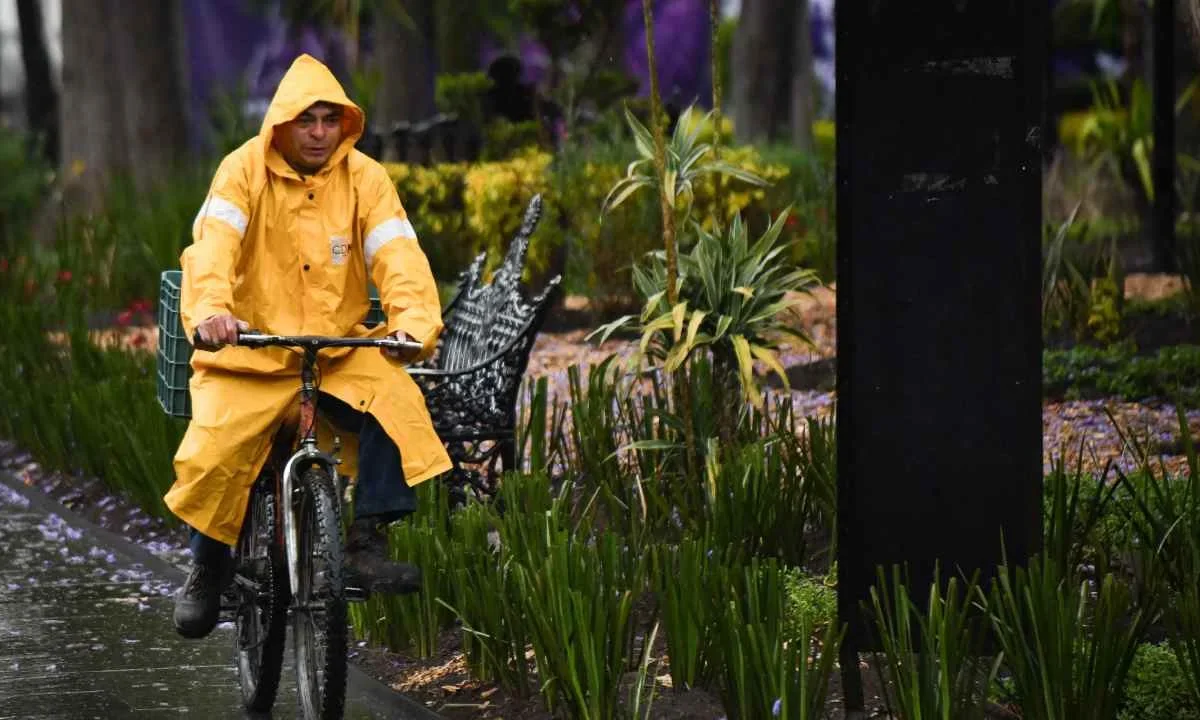 Clima hoy 19 de abril: lluvia fuerte, Frente Frío 45 y canal de baja presión.