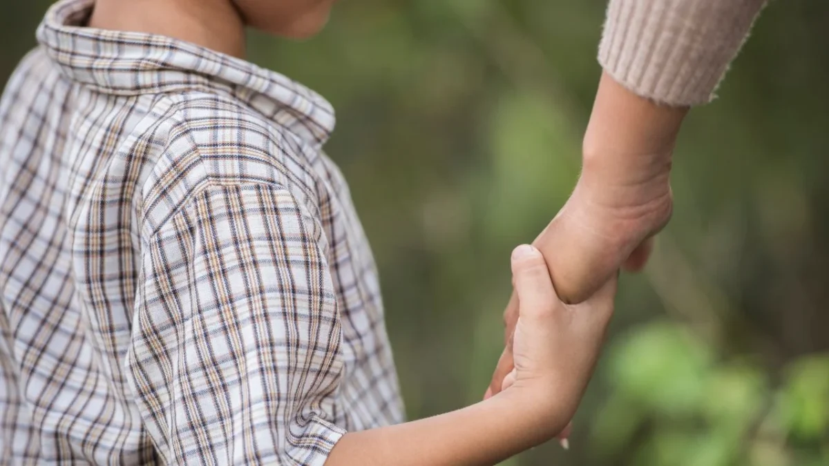 Conoce quienes son candidatos para iniciar un proceso de adopción en México y qué requisitos necesitan para dar hogar y familiar a menores.