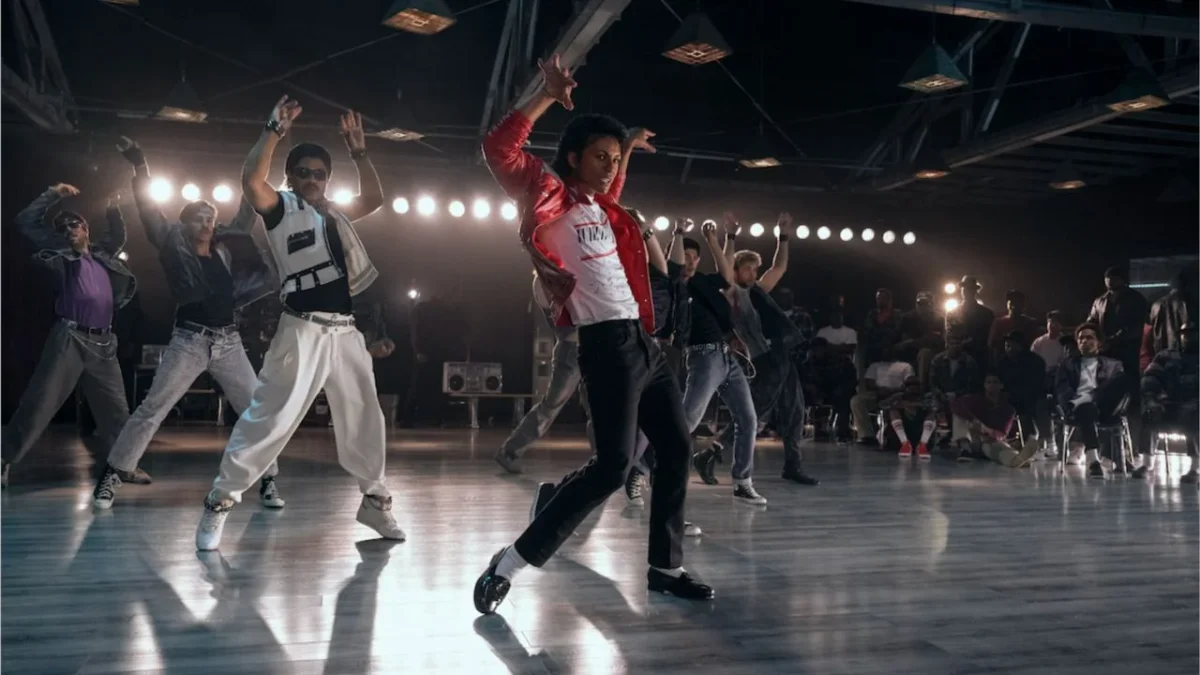 El filme 'Michael' deja fuera controversias y se enfoca en mostrar el ascenso a la gloria de una de las figuras más importantes de la música.
