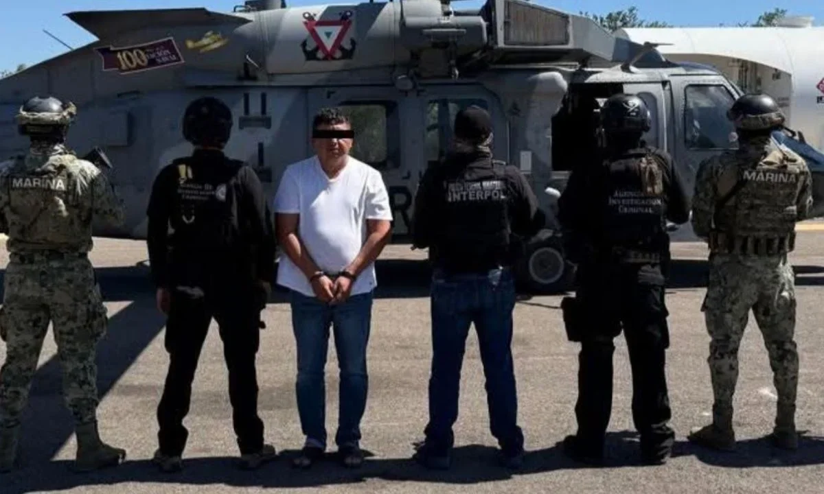 El embajador Ronald Johnson reconoció a las Fuerzas Especiales de la Marina por la detención de Audias Flores Silva, alias El Jardinero.