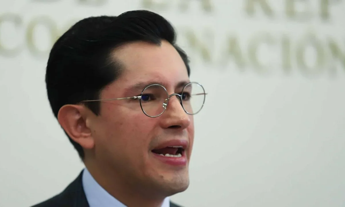 El canciller Roberto Velasco calificó como inaceptable la muerte de 14 mexicanos en operativos o bajo custodia del ICE.