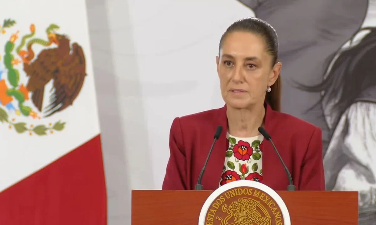 Sheinbaum anunció que en abril se iniciará la reconstrucción de caminos y puentes afectados por lluvias en varios estados del país.
