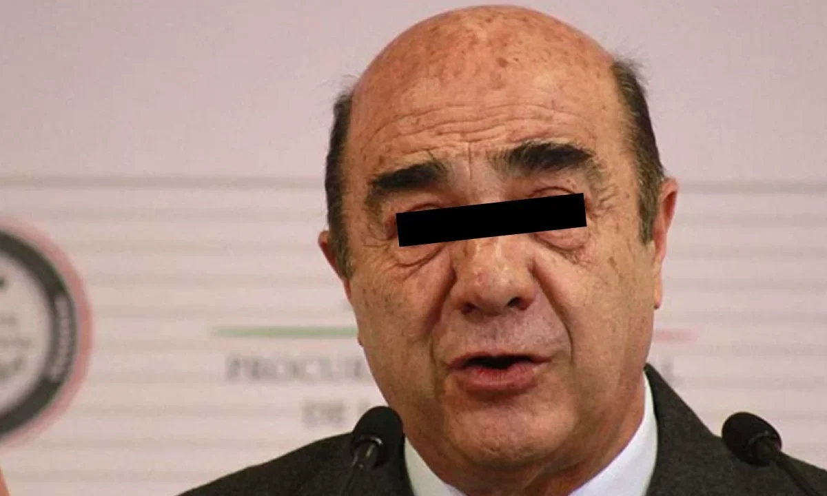 El extitular de la extinta Procuraduría General de la República, Jesús Murillo Karam, habría sido hospitalizado tras presentar un presunto derrame cerebral.