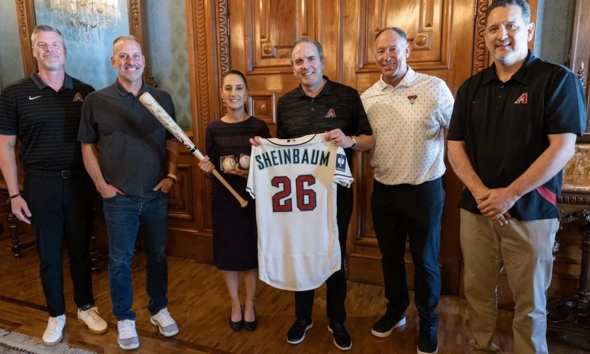 La presidenta Claudia Sheinbaum sostuvo una reunión con directivos y jugadores de las grandes ligas de béisbol (MLB) en Palacio Nacional.