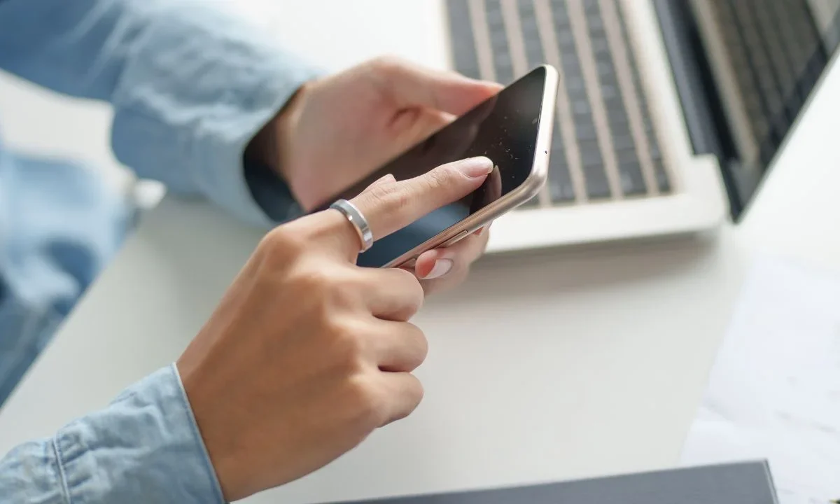 Las empresas telefónicas deben responder por el cambio indebido de SIM (chip) sin verificación estricta de identidad, determinó la SCJN.