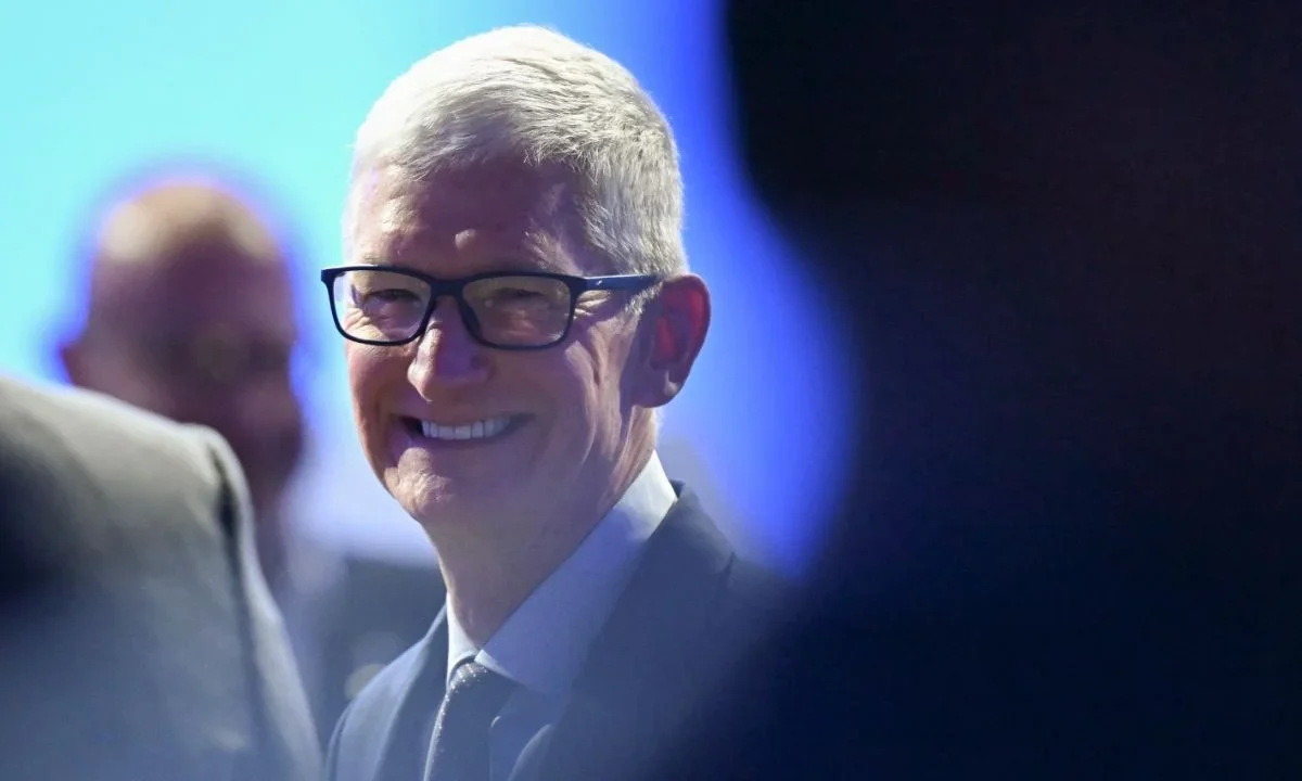 Se avecina un gran cambio en Apple, Tim Cook dejará la dirección ejecutiva y será reemplazado por un directivo del grupo, John Ternus.