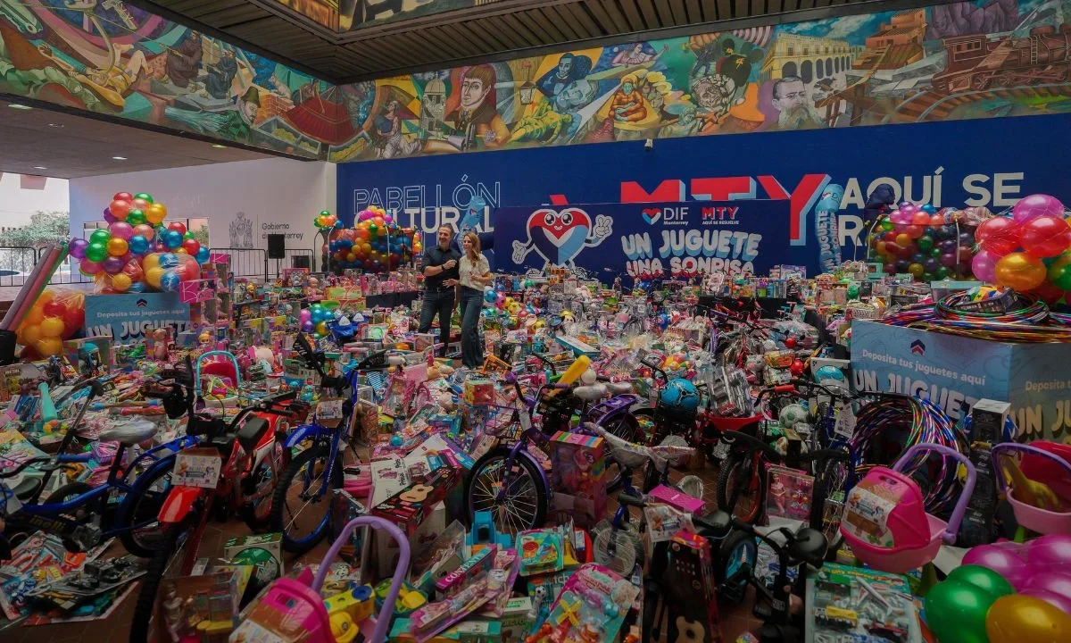 Con la recolección de más de 10 mil juguetes en solo un día, el DIF Monterrey dio inicio a la 2da edición de 'Un juguete, una sonrisa'.