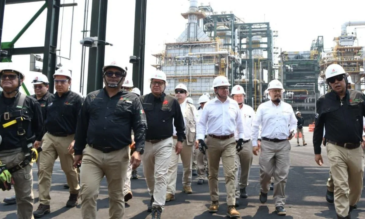 Director de Pemex visita la Refinería Olmeca