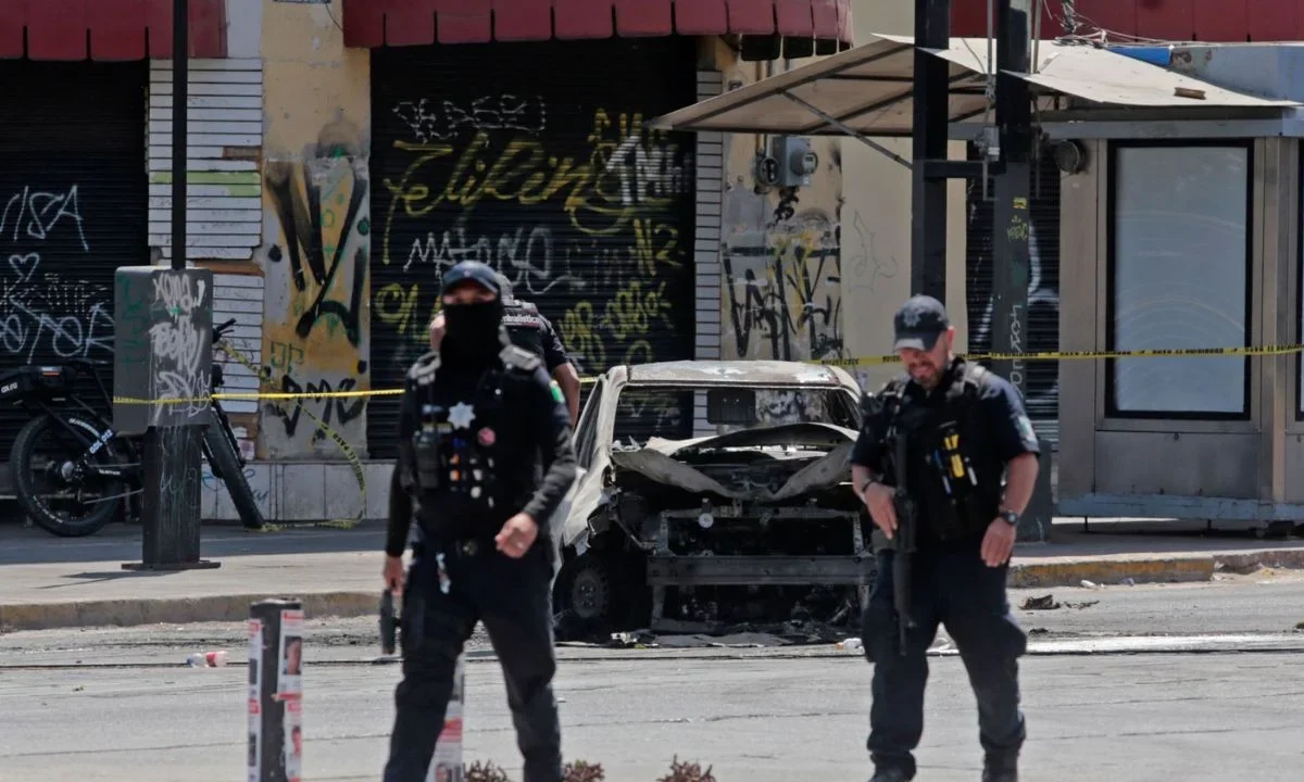 Reportan narcobloqueos en Tecomán, Colima con saldo preliminar de un muerto