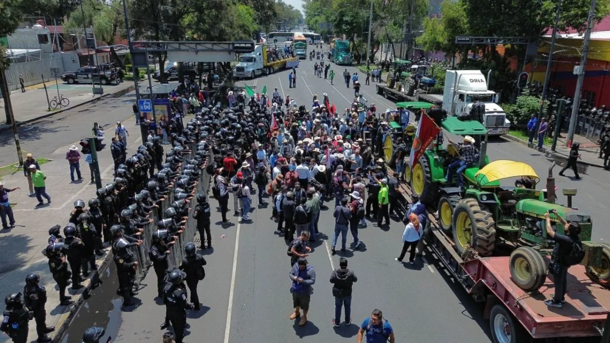 Productores de maíz de Tlaxcala denunciaron incumplimientos en los acuerdos de compra de cosechas y bajos precios del grano durante manifestaciones.