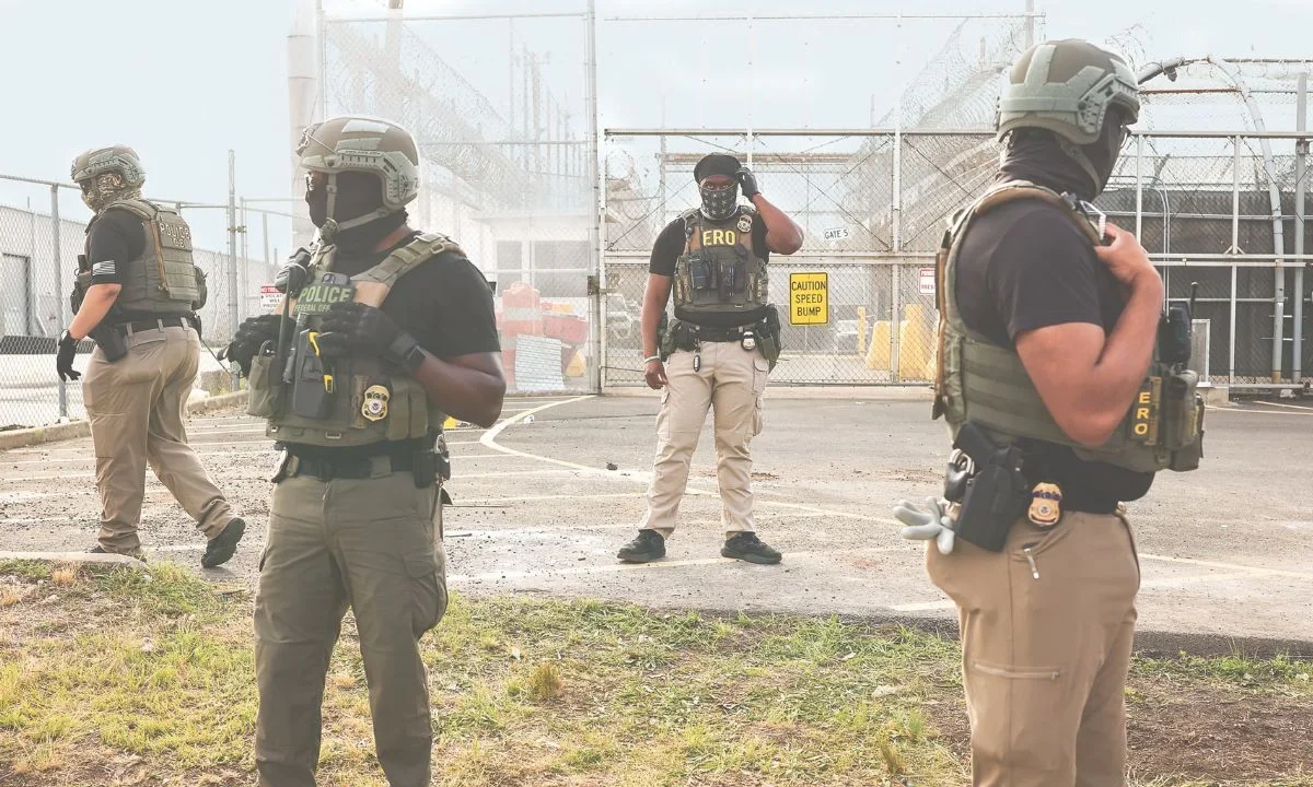 Impostores armados del ICE aprovechan el miedo a la deportación para asaltar, secuestrar y violar a migrantes.